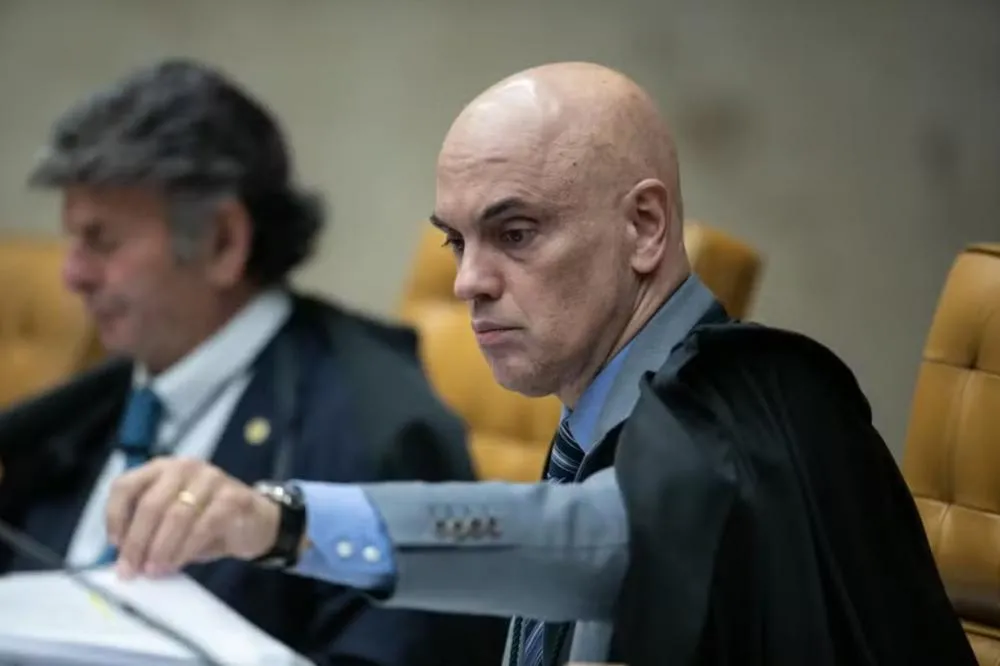 Moraes determina prisão de Zambelli e pede abertura de extradição