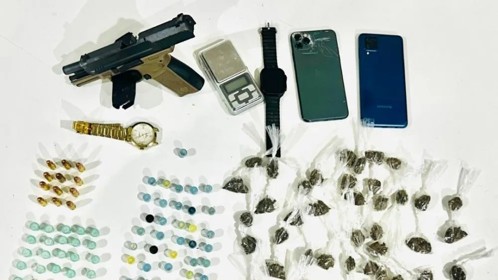 Dupla é presa pela polícia militar com 55 pedras de crack em Lauro de Freitas 