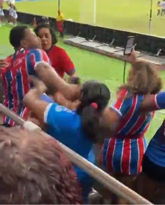 Quatro torcedores do Bahia são detidos após briga durante jogo na Fonte Nova