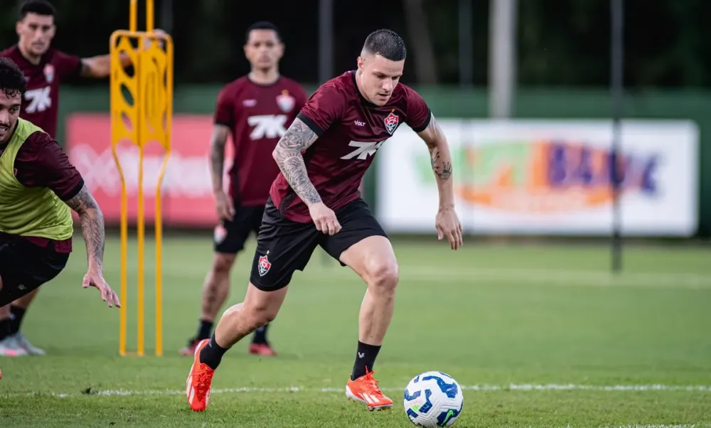 Com Osvaldo, Vitória segue preparação para enfrentar o Cruzeiro
