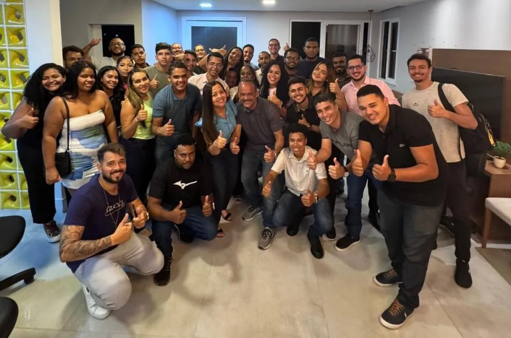 Elinaldo Araújo dialoga com jovens e propõe novo futuro para Camaçari e a Bahia