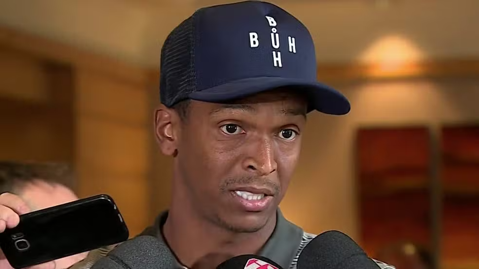 Ídolo do Corinthians é preso em aeroporto por dívida de pensão alimentícia