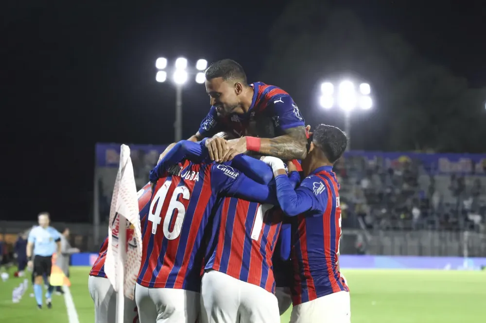 Bahia vence Bragantino, entra no G-6 e quebra tabu de 35 anos