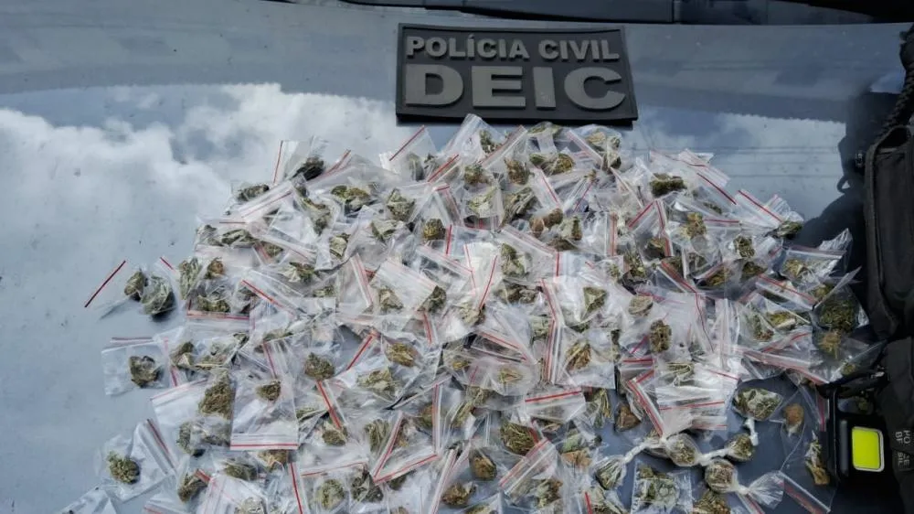 Suspeito por sequestro, extorsão, roubo e tráfico de drogas é preso pela polícia