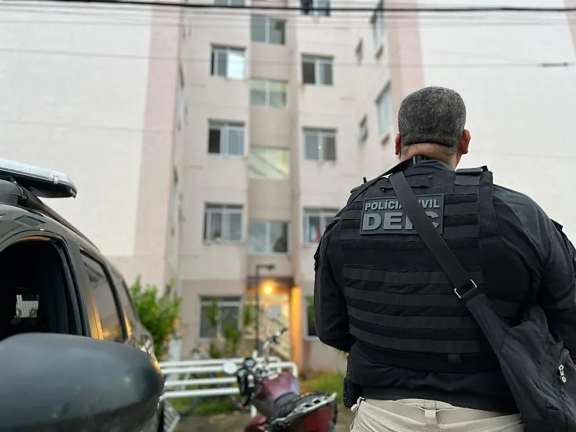 Operação cumpre mandados contra grupo investigado por extorsão mediante sequestro em Lauro de Freitas