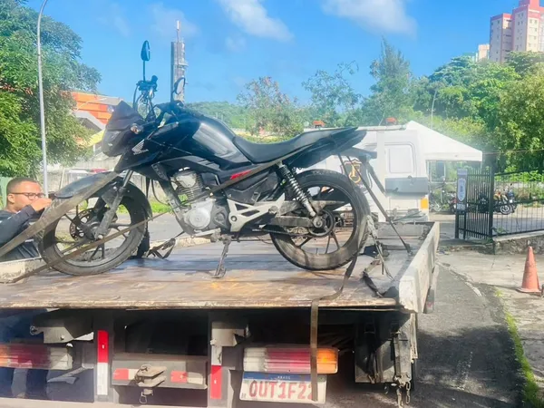 PM recupera moto roubada em Camaçari durante abordagem na Suburbana
