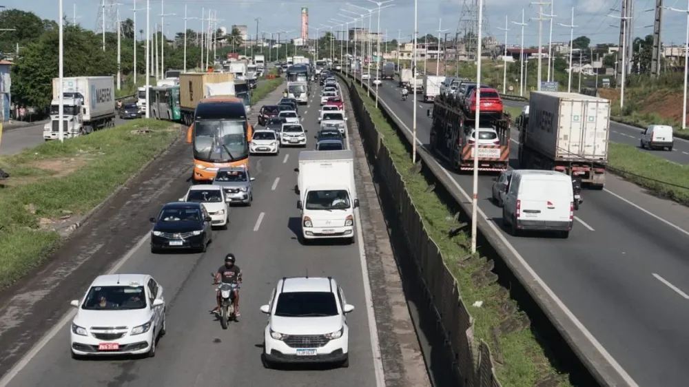 BR-324 terá novas regras e trânsito intenso nesse feriadão