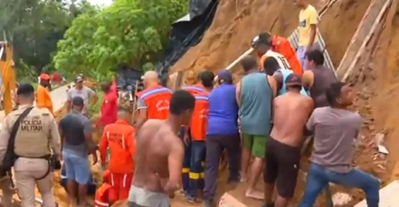 Homem morre soterrado após desabamento de casa em Simões Filho