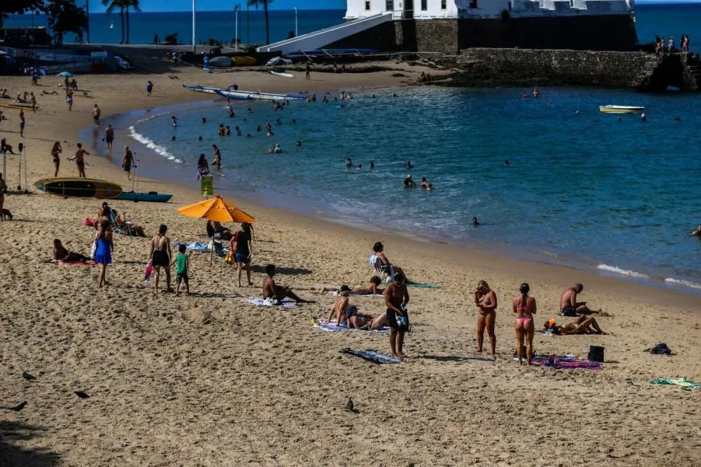 Corpo boiando no Porto da Barra e de homem que teria fugido de linchamento 