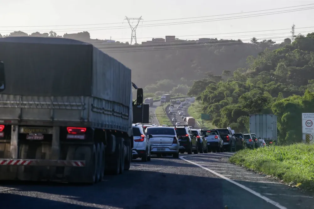 Retorno do São João deve ser o mais intenso nas estradas confira alternativas para fugir da BR-324