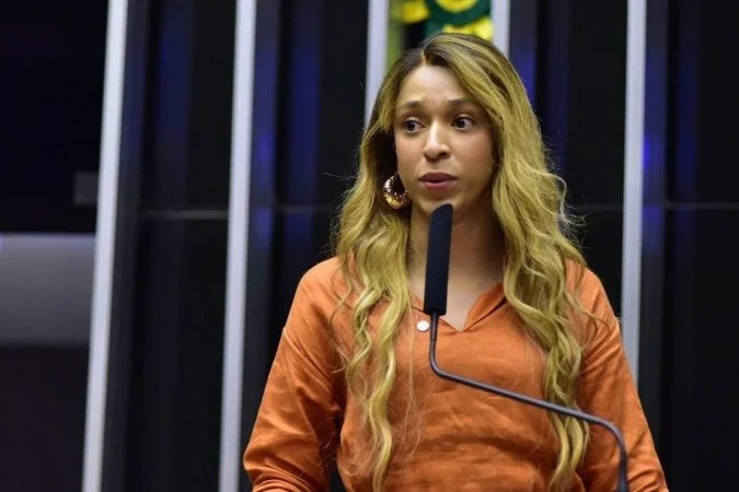 Oposição aciona PGR contra Erika Hilton por improbidade administrativa