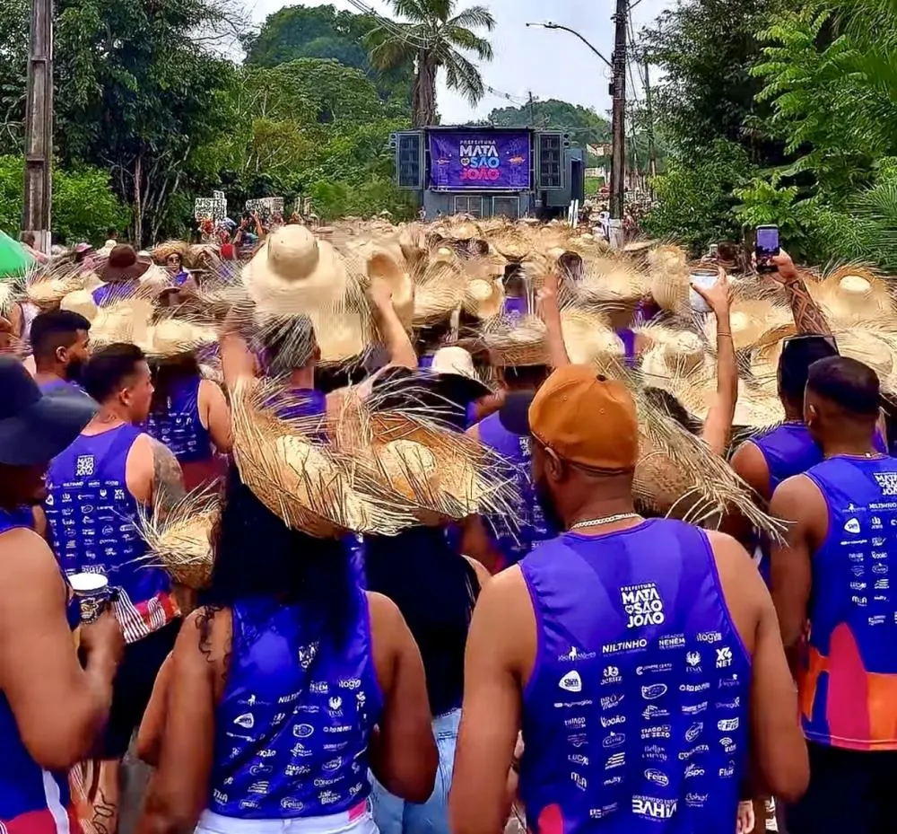 Bloco Espantalho encerra São João de Mata com chuva, arrastão e recorde de público