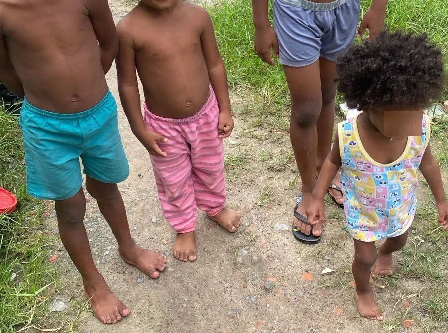 Crianças são resgatadas pela Polícia Militar em Camaçari