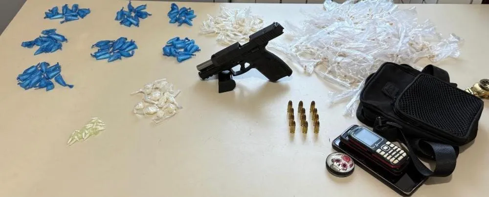 PM flagra suspeito de tráfico com arma de fogo em Candeias