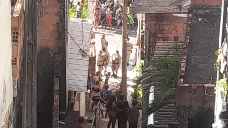 Irmãos são executados na porta de casa por facção em Salvador