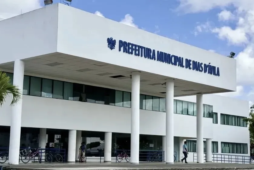 Prefeitura convoca beneficiários do auxílio transporte universitário para o recadastramento 2025.2