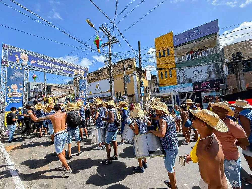 Dezenas de famílias participam de arrastões juninos no 2º dia do Pedrão de Lauro