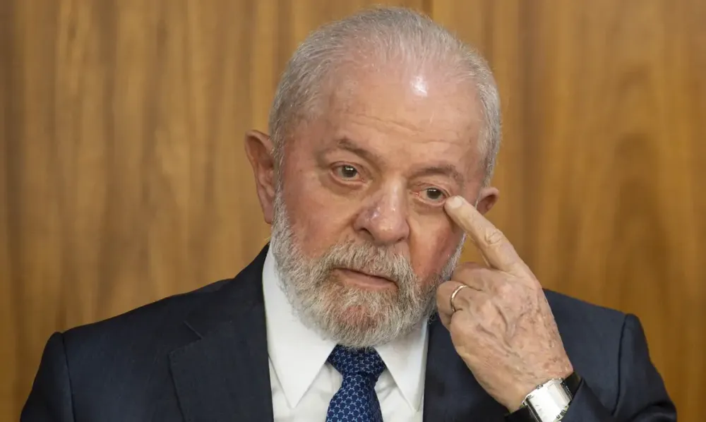 AGU alerta Lula sobre risco político com o Congresso em ação sobre IOF