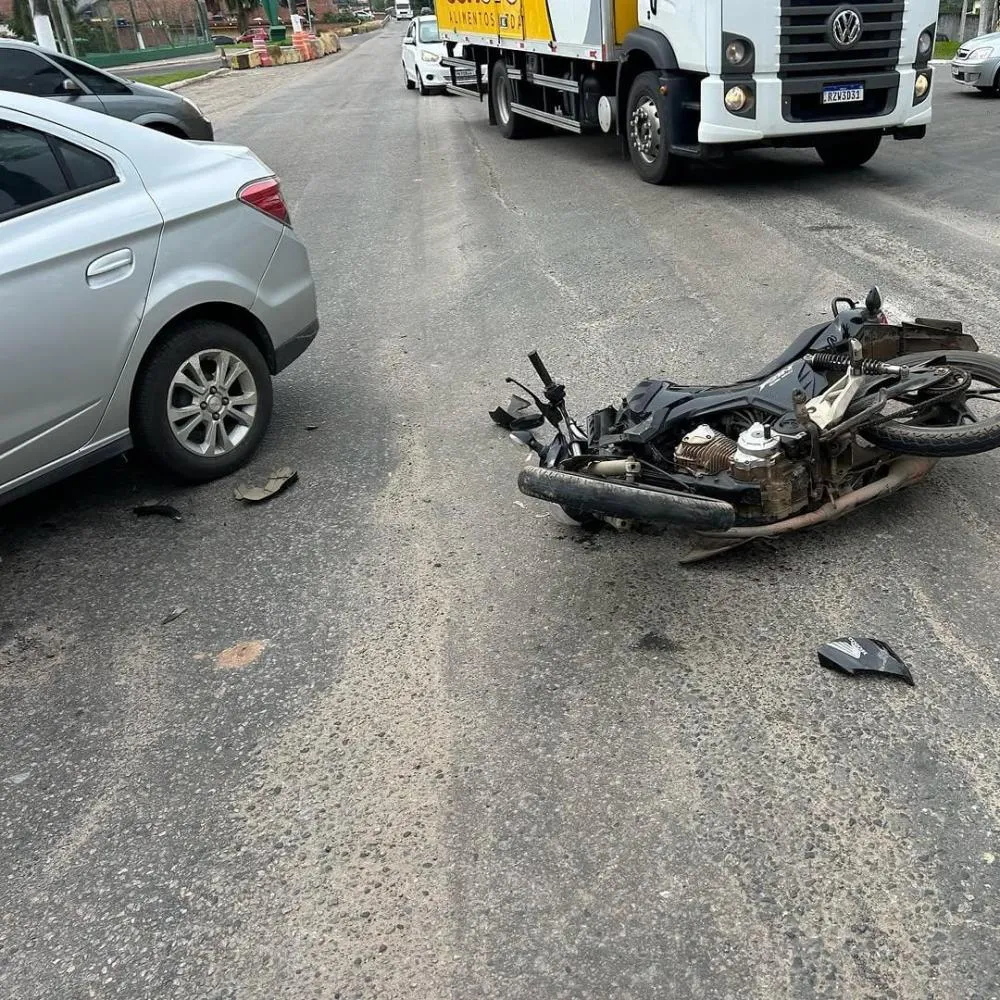 Acidente entre carro e moto deixa uma pessoa ferida em Pojuca 