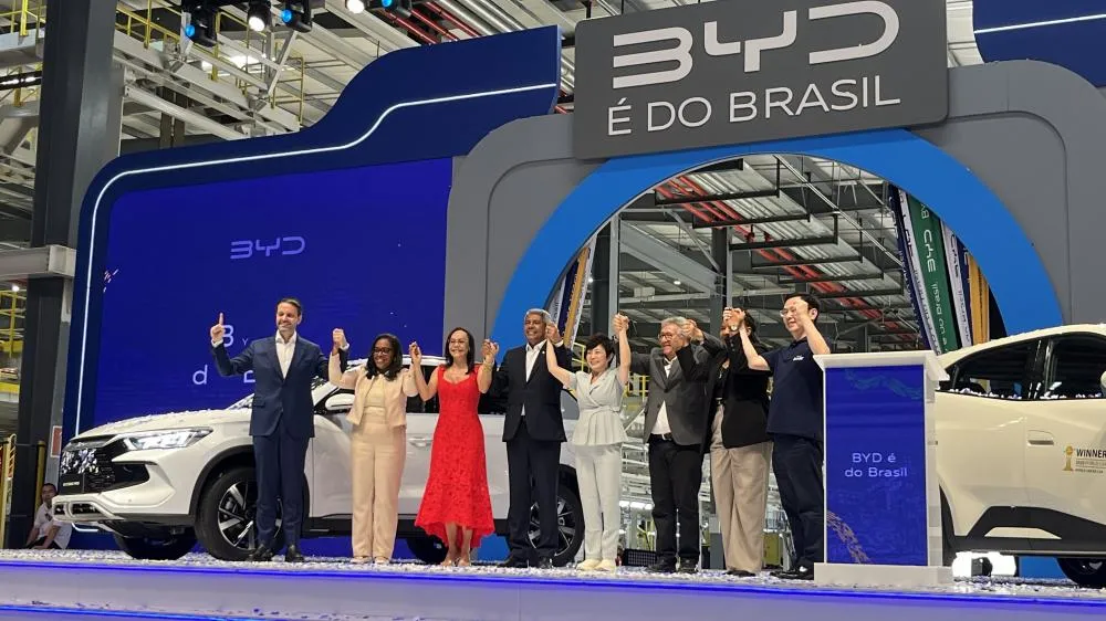 BYD apresenta fábrica e revela seu primeiro veículo elétrico produzido no Brasil