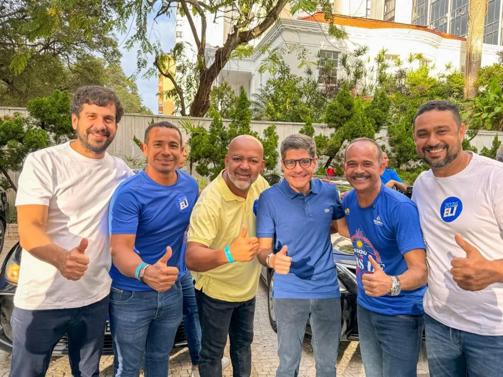 Elinaldo e bancada de oposição de Camaçari participam do 2 de Julho ao lado de ACM Neto