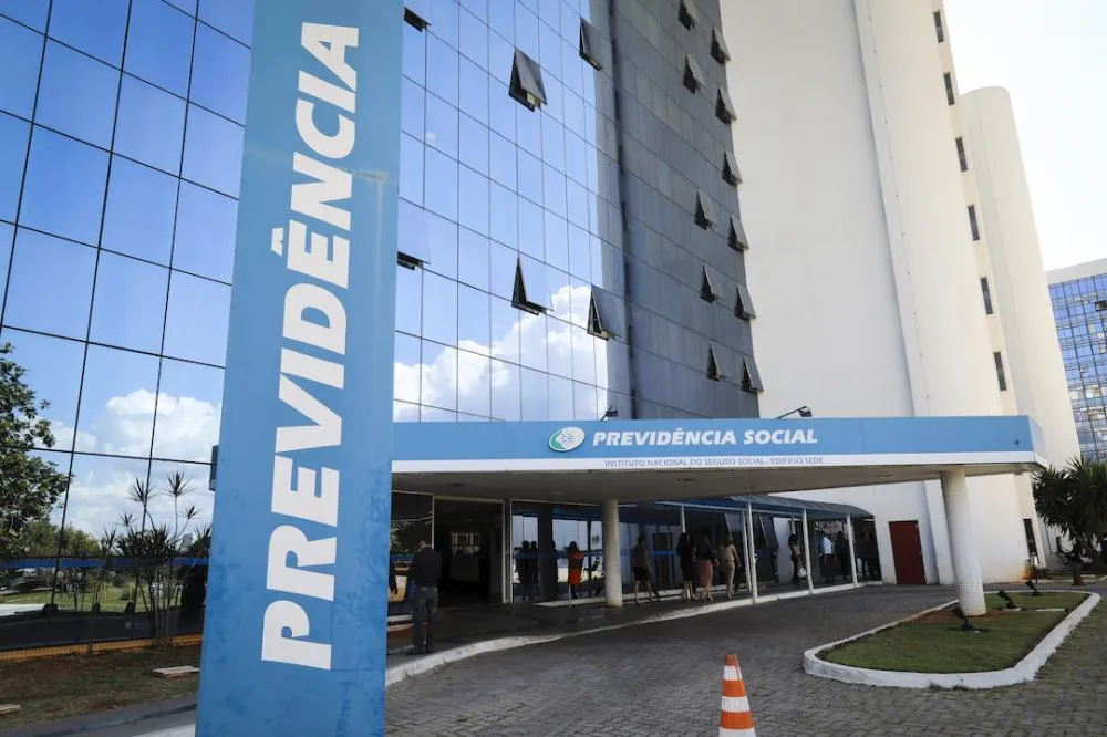 Governo firma acordo para reembolsar vítimas de fraudes no INSS