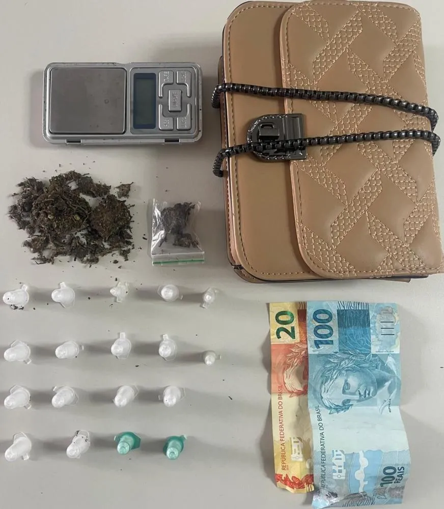Homem é preso com drogas e balança digital em Camaçari