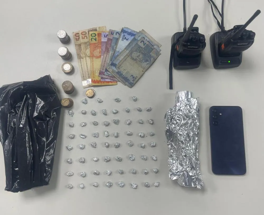 PM flagra e prende homem com drogas em Camaçari