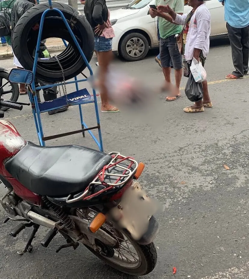 Idosa de 70 anos fica gravemente ferida após ser atropelada por motociclista em Camaçari