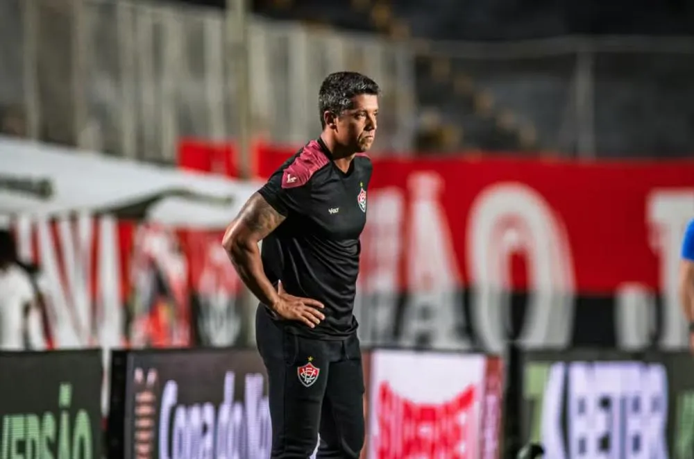 Vitória demite Thiago Carpini após eliminação na Copa do Nordeste
