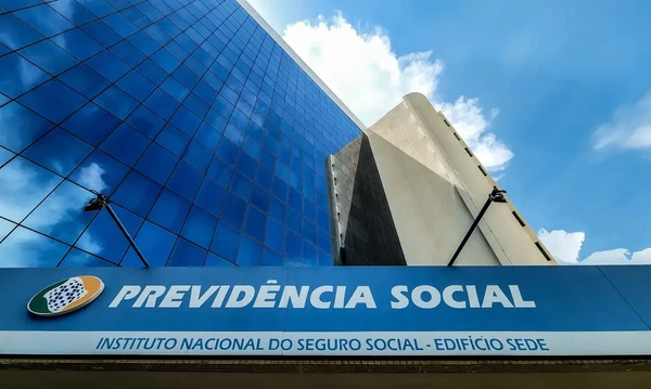  Governo divulga calendário de ressarcimento por descontos indevidos