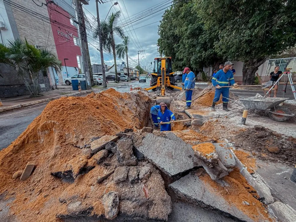 Prefeitura realiza ação de microdrenagem em Buraquinho na orla de Lauro de Freitas