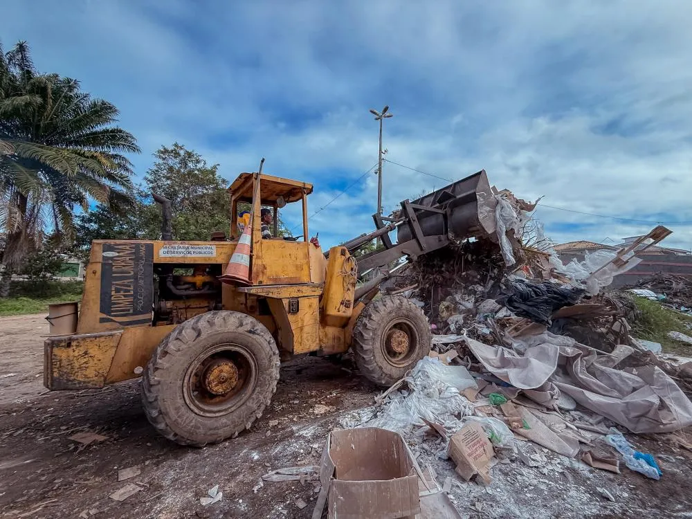 Prefeitura inicia transformação da Rua Dez, no Miragem, com ação intensiva de limpeza 