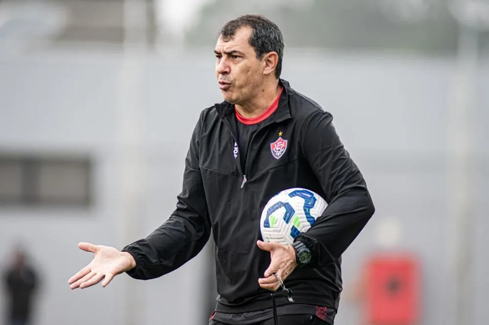 Fabio Carille comanda treino e apronta o Vitória para jogo de estreia