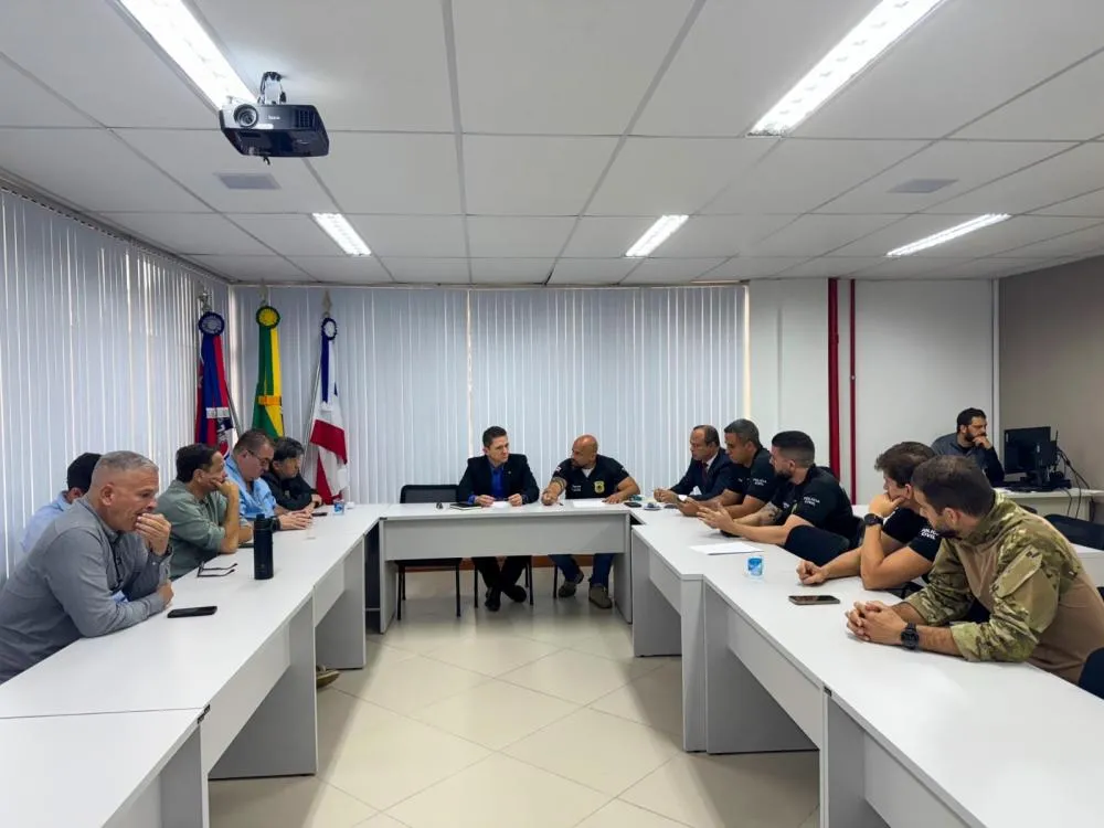 Delegado-Geral se reúne com cúpula operacional para alinhar ações de combate a ataques contra policiais