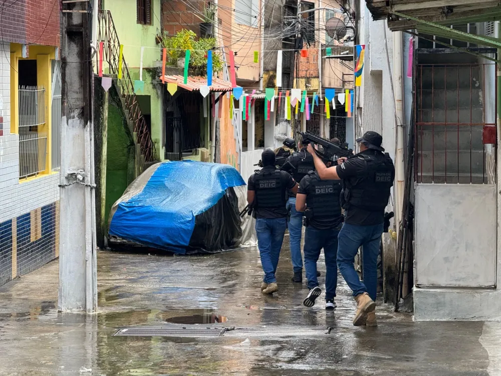 Polícia apura ataques que deixaram delegado e investigador baleados em Salvador