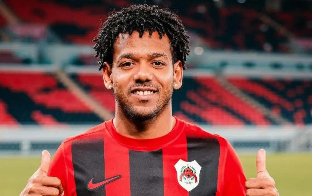 Vitória oficializa a contratação de Romarinho, atacante ex-Corinthians
