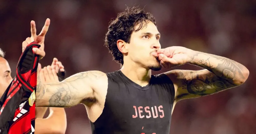 Pedro volta, marca e comanda vitória do Flamengo no Fla-Flu