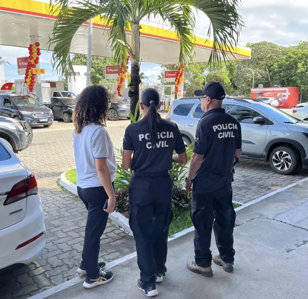 Três postos de combustíveis são notificados durante fiscalização em Lauro de Freitas