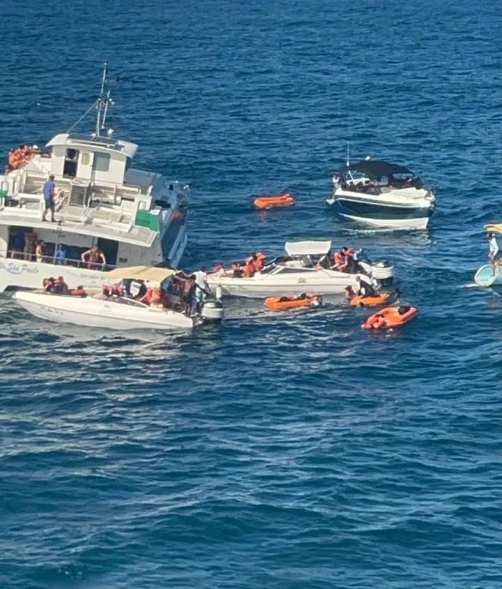 Nota da Astramab detalha resgate de 100 pessoas após colisão entre catamarã e barco de pesca 