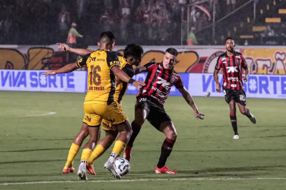 Vitória leva gol no último lance e empata com o Sport no Barradão