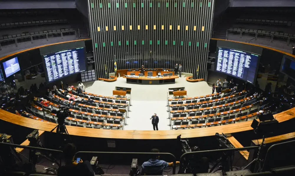 Comissão aprova proposta que restringe suspensão de porte de arma de agentes de segurança pública 
