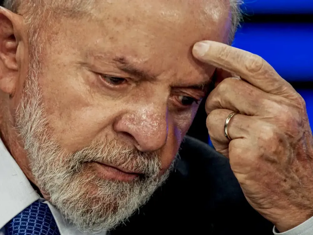 Montadoras avisam Lula que vão demitir se vier pacote pró-China