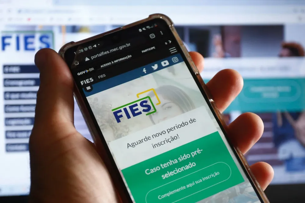 Estudantes poderão renegociar dívidas com o Fies em até 180 parcelas