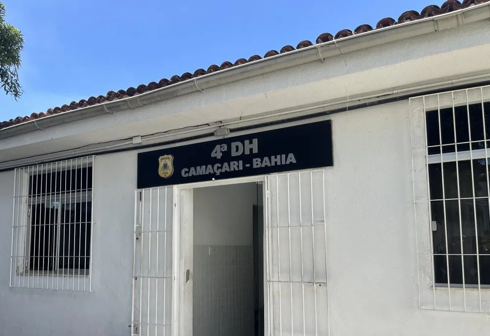 Mulher é presa suspeita de envolvimento em homicídio na zona rural de Camaçari