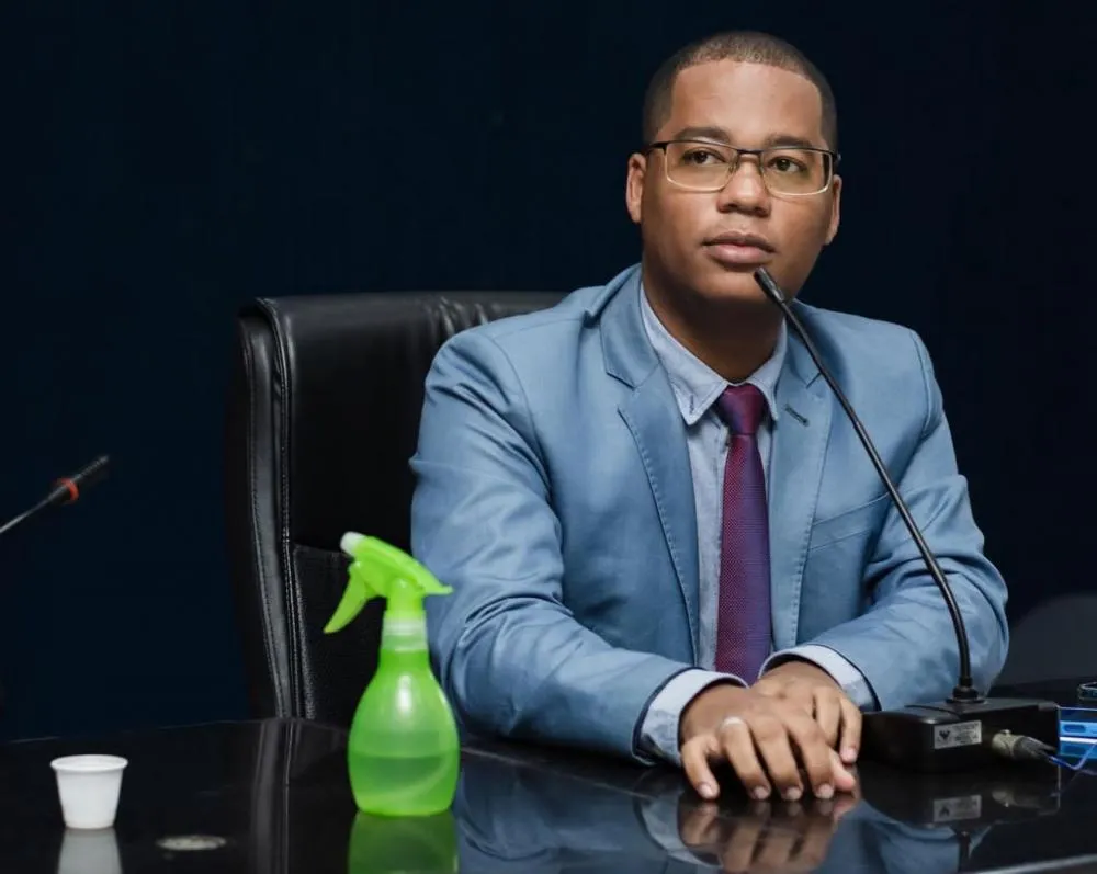 Renato Henrique propõe aumento de multas para donos de animais soltos nas ruas de Dias d’Ávila