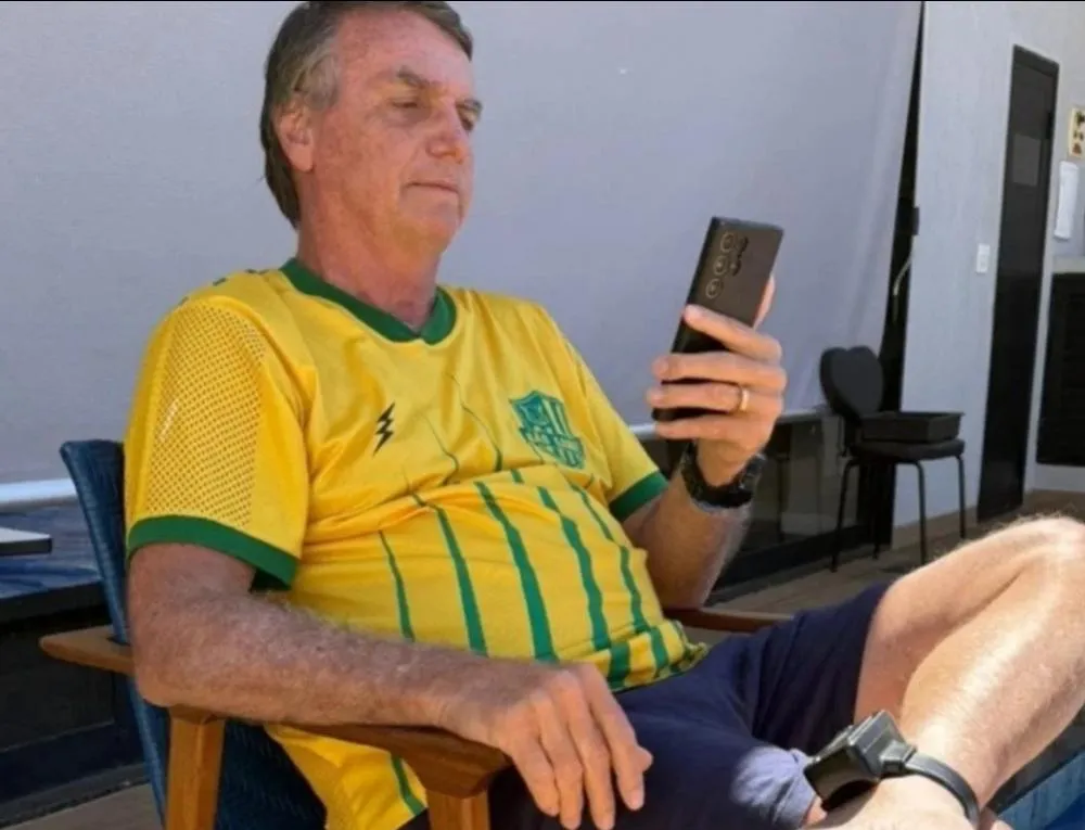 Moraes decreta prisão domiciliar de Bolsonaro por descumprir medidas cautelares