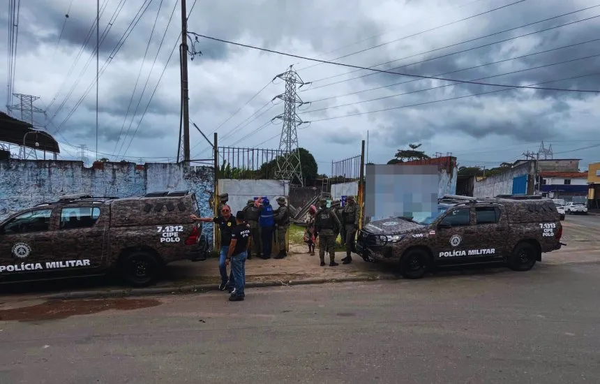 Polícia interdita ferros-velhos irregulares em operação contra receptação em Camaçari