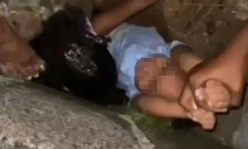 Menina entra em buraco para ajudar no resgate de outra criança em Candeias