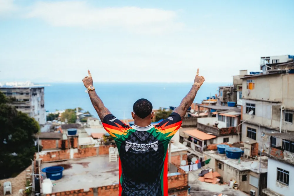 Oh Polêmico rebate críticas ao pagode 'proibidão' e revela mudança nas letras